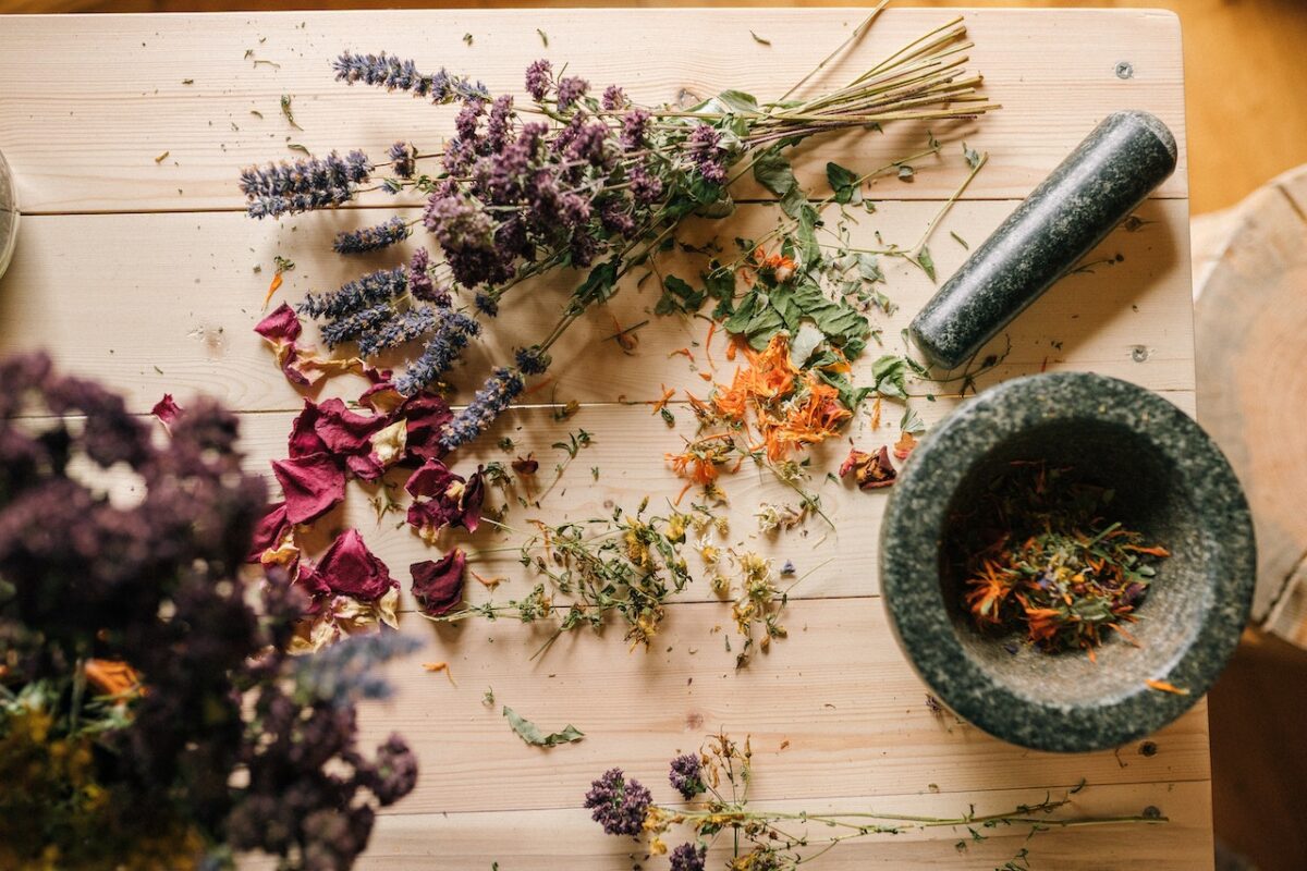 Sfruttiamo i fiori secchi per le candele