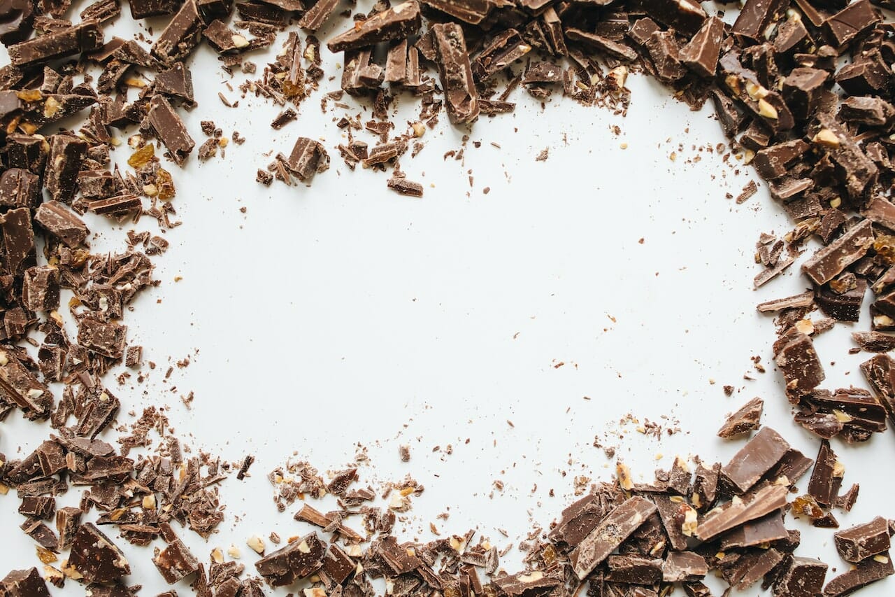 spezzettare il cioccolato
