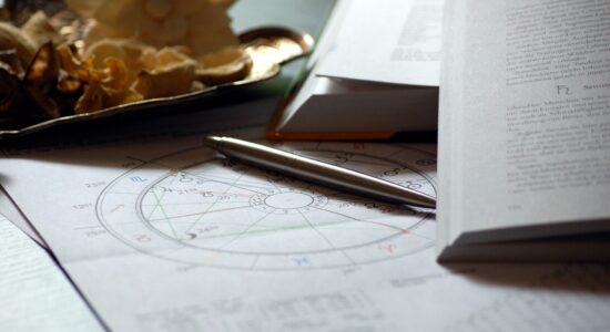 Tutte le fantastiche e preoccupanti previsioni astrologiche