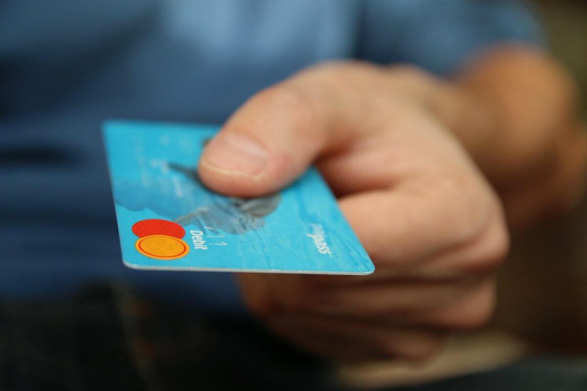 Un altro sistema potrebbe essere l'uso di una carta prepagata con IBAN