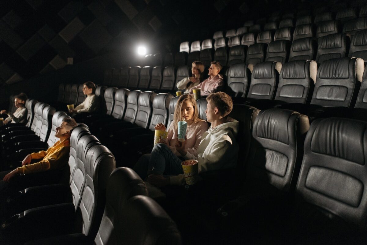 Un film che si affianca al cinepanettone in serate al cinema