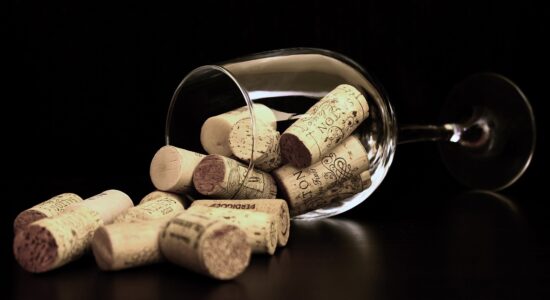 4 modi inaspettati per togliere il tappo in una bottiglia di vino-proiezionidiborsa.it