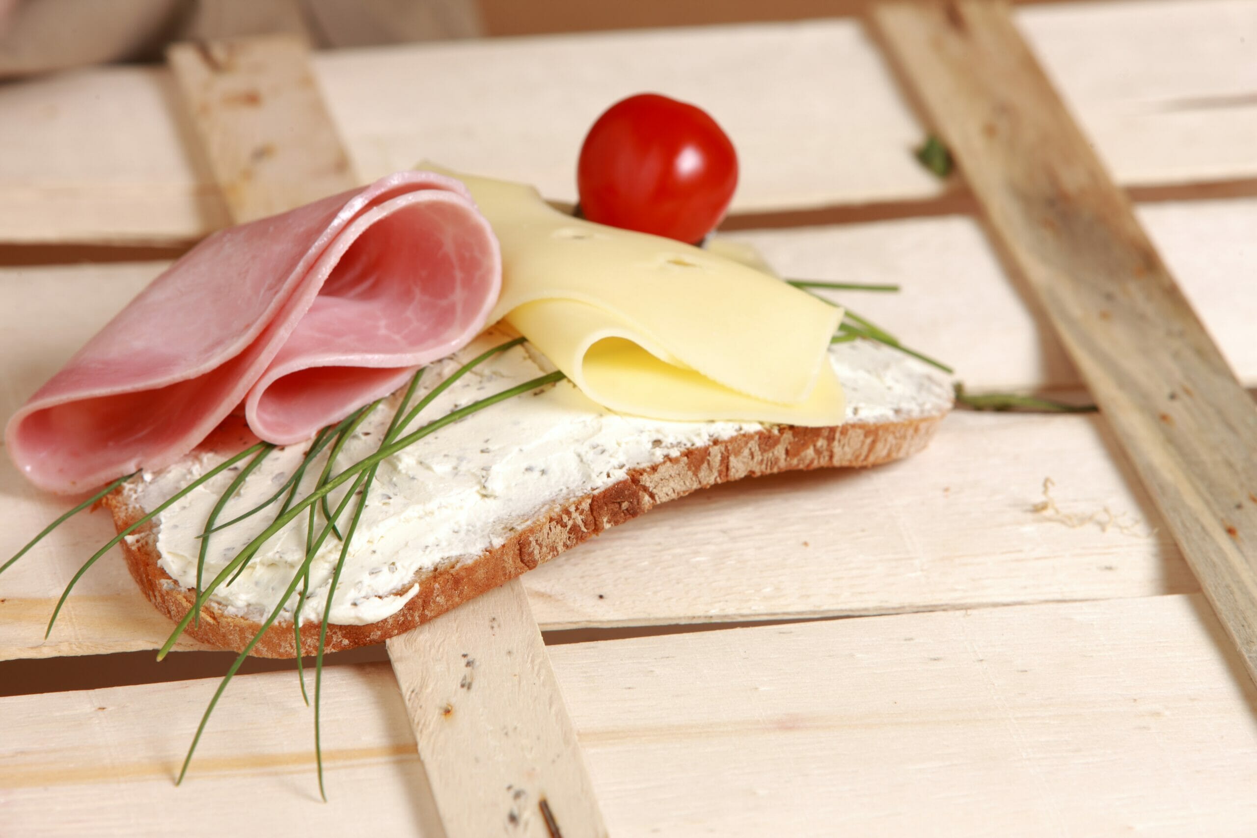 A livello di apporto calorico potremmo dire che il salume di fesa di tacchino è il più light