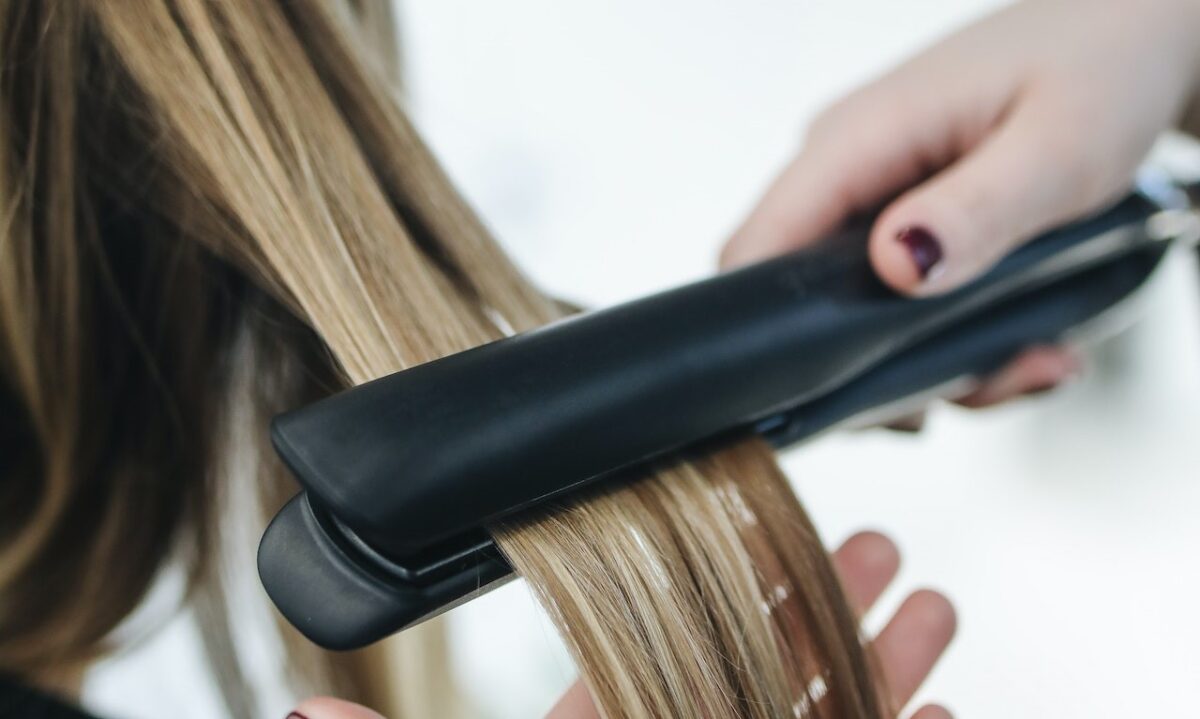 Abusare di piastra e phon rovina i capelli-proiezionidiborsa.it