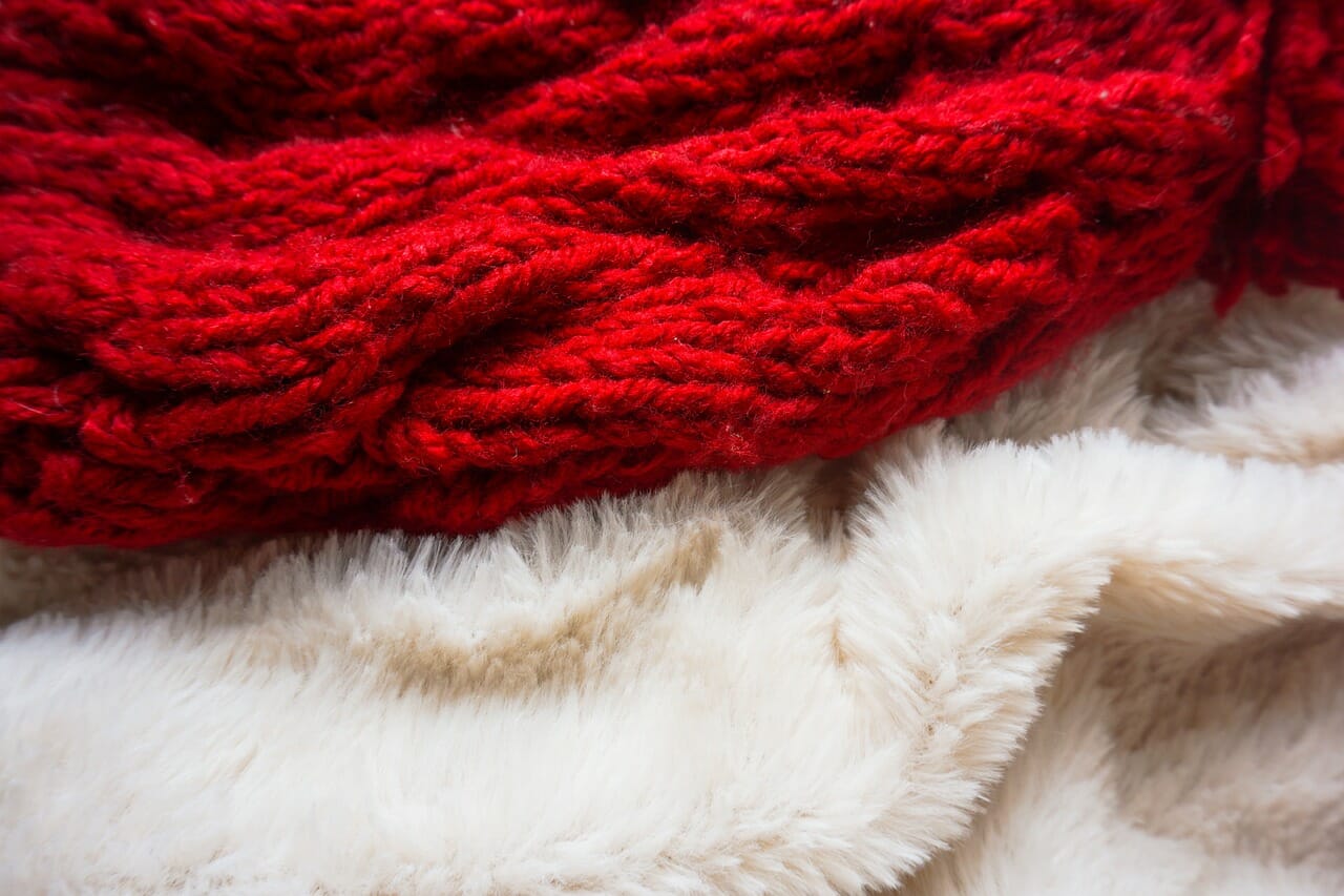 All’interno della cuccia mettiamo qualche coperta di lana