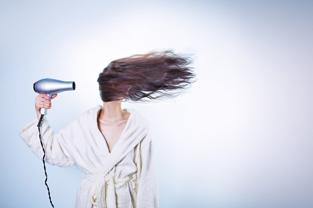 Asciugare per bene i capelli-proiezionidiborsa.it