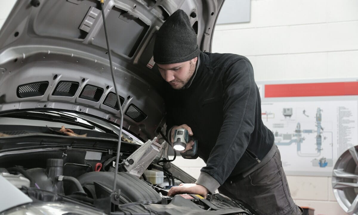 Batteria o motore danneggiati potrebbero essere alcuni malfunzionamenti dell'auto
