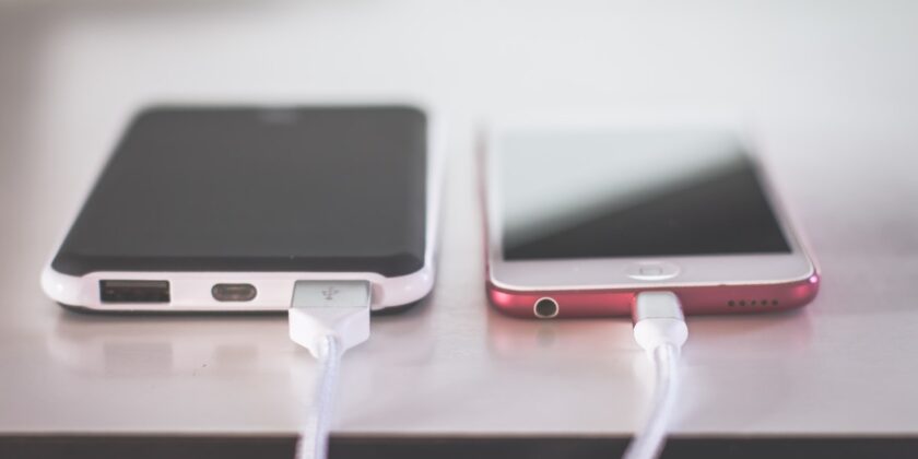 Carichi ancora il cellulare col filo
