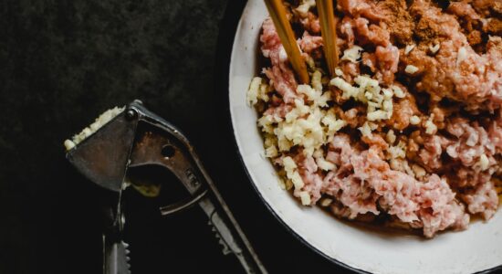 Carne macinata in padella con pomodorini