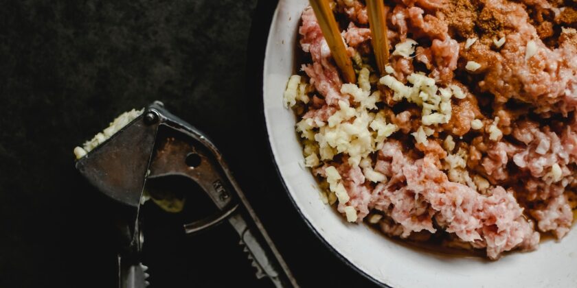 Carne macinata in padella con pomodorini