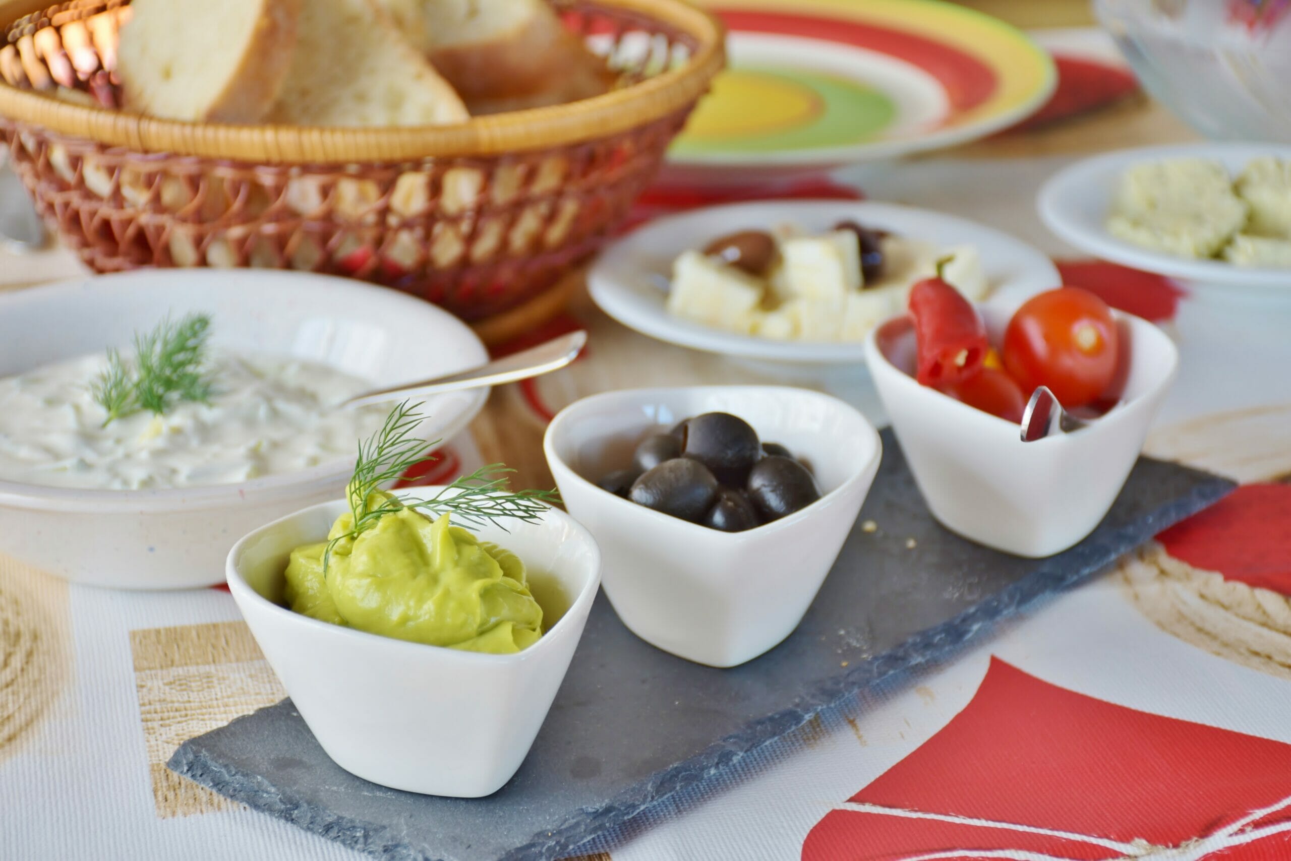 Chi predilige occuparsi degli antipasti non avrà che l’imbarazzo della scelta dal momento che si potrà passare da quelli più classici ai meno diffusi.