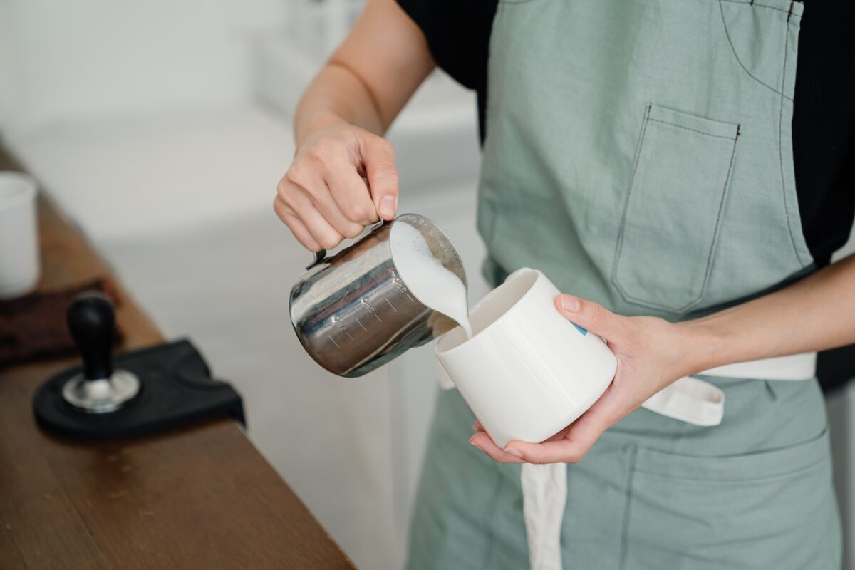 Ci servirà una tazza di latte intero o scremato