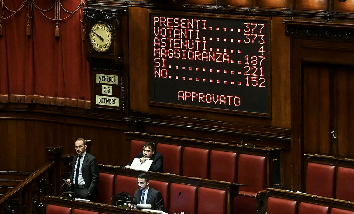 Con la Legge di Bilancio per il 2023 il Governo ha portato a 85.000 euro il nuovo limite massimo annuo di ricavi o compensi per rientrare nella tassazione agevolata