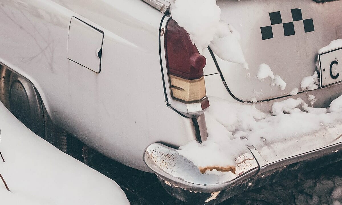 Consigli per liberare la macchina dalla neve