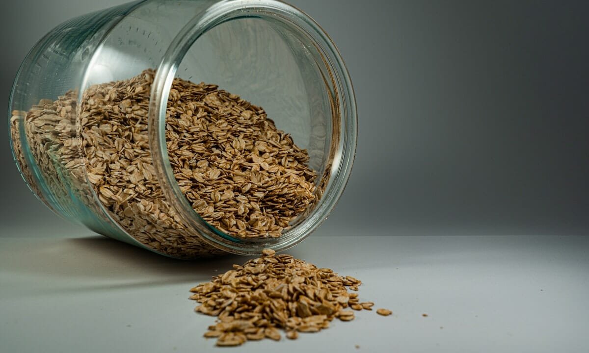 I fiocchi d'avena hanno molte proprietà nutrizionali