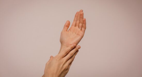 I taglietti sulle mani causati dal freddo-proiezionidiborsa.it