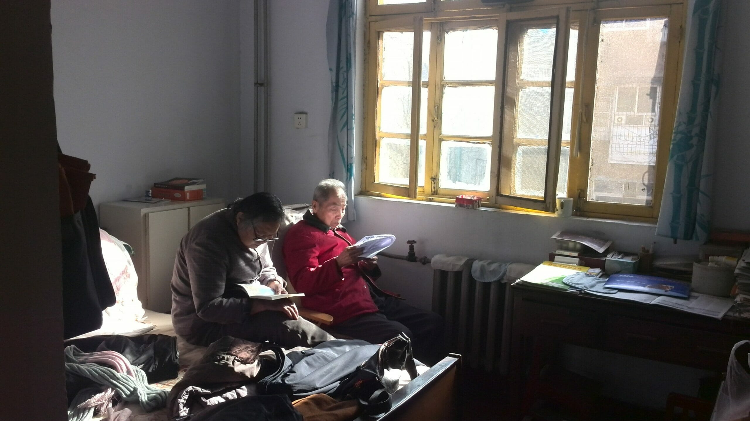Il Tribunale può ordinare, in prima battuta ai nonni, di destinare una quota del loro reddito al mantenimento dei nipoti