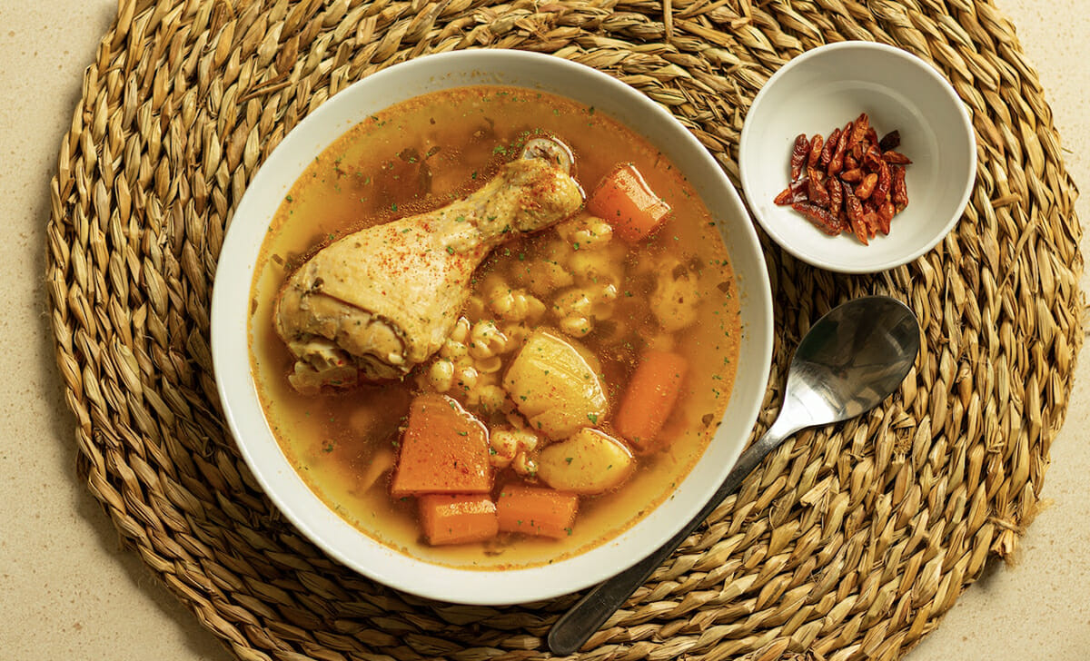 Il brodo di pollo è un'alternativa a quello vegetale