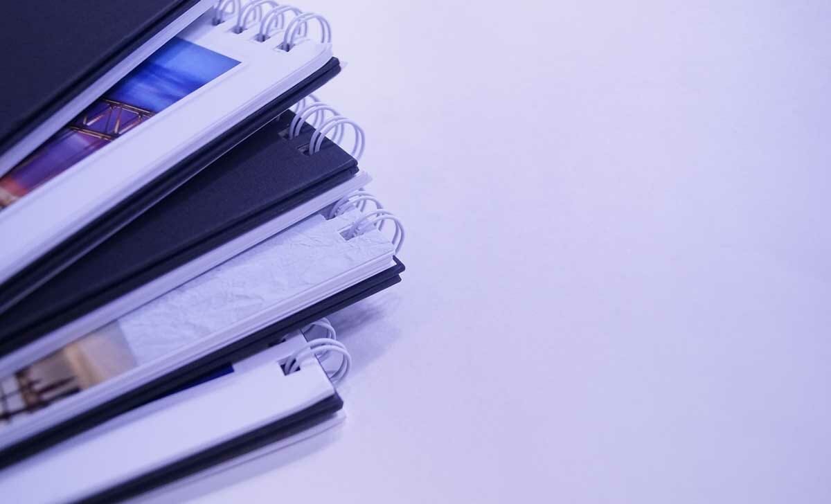 Il calendario è un gadget molto gradito che spesso viene regalato da aziende e attività commerciali ai clienti, ma a volte capita di riceverne tanti