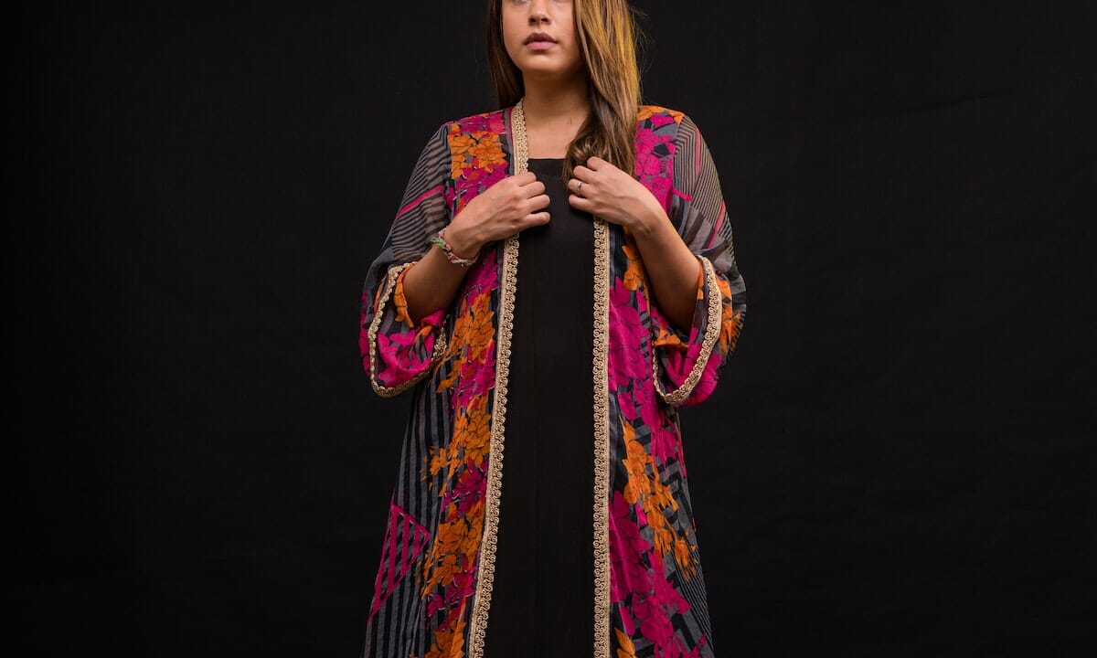 Il cardigan di moda ha due fantasie, quella d’ispirazione nordica e quella navajo