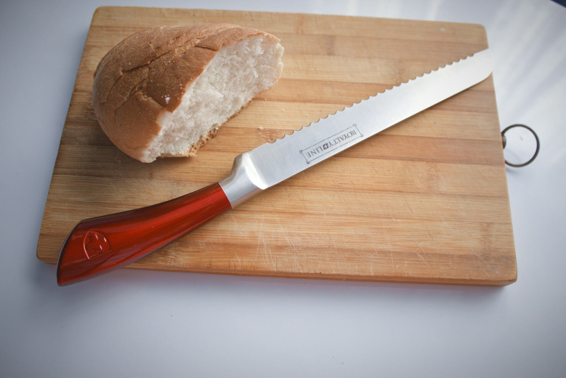 Il coltello migliore è quello seghettato, del pane