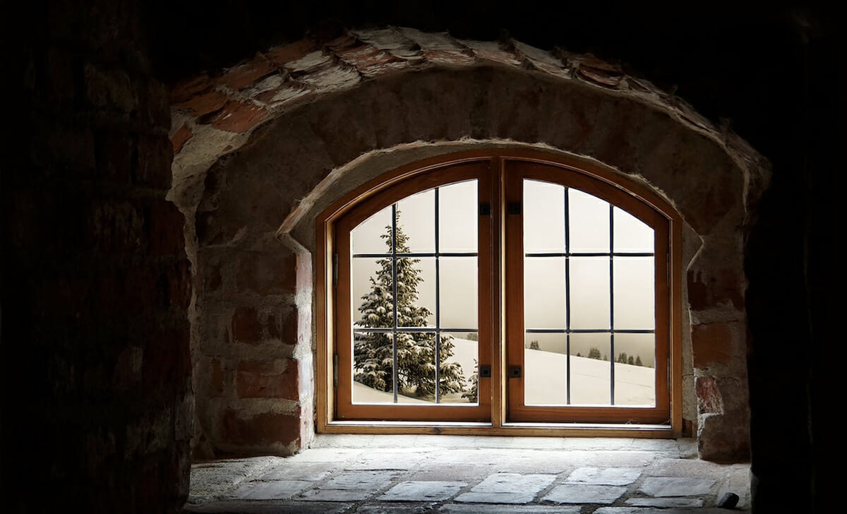 Il costo degli infissi in legno si posiziona nel mezzo