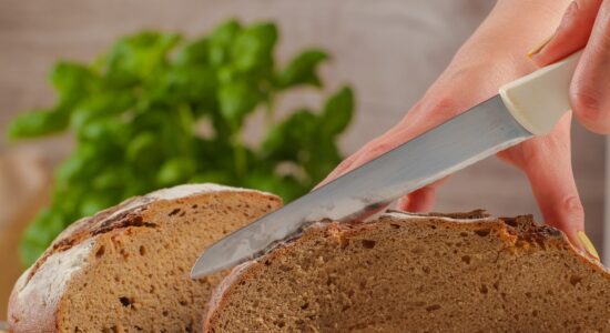 Il miglior coltello da utilizzare per tagliare il pane-proiezionidiborsa.it
