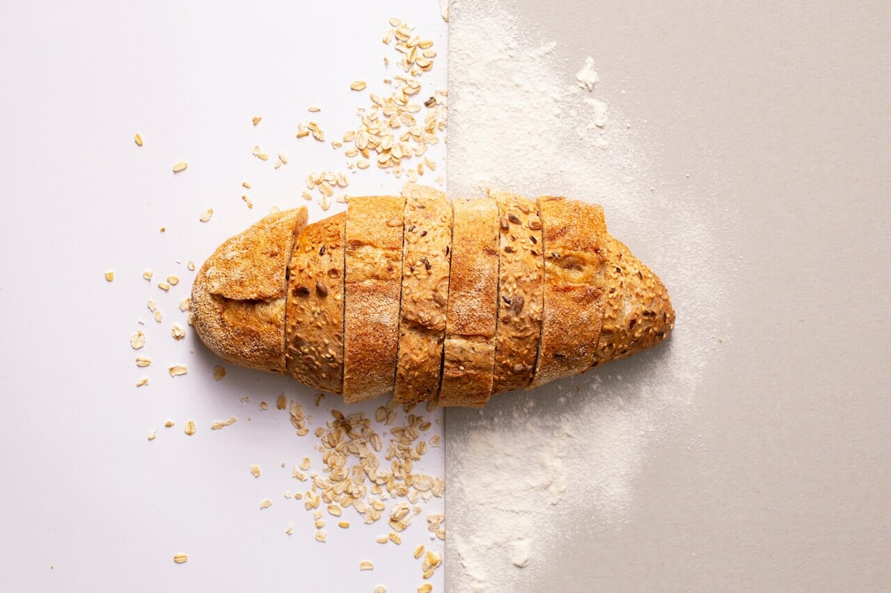 Il pane ha un indice glicemico più alto e meno proteine della pasta
