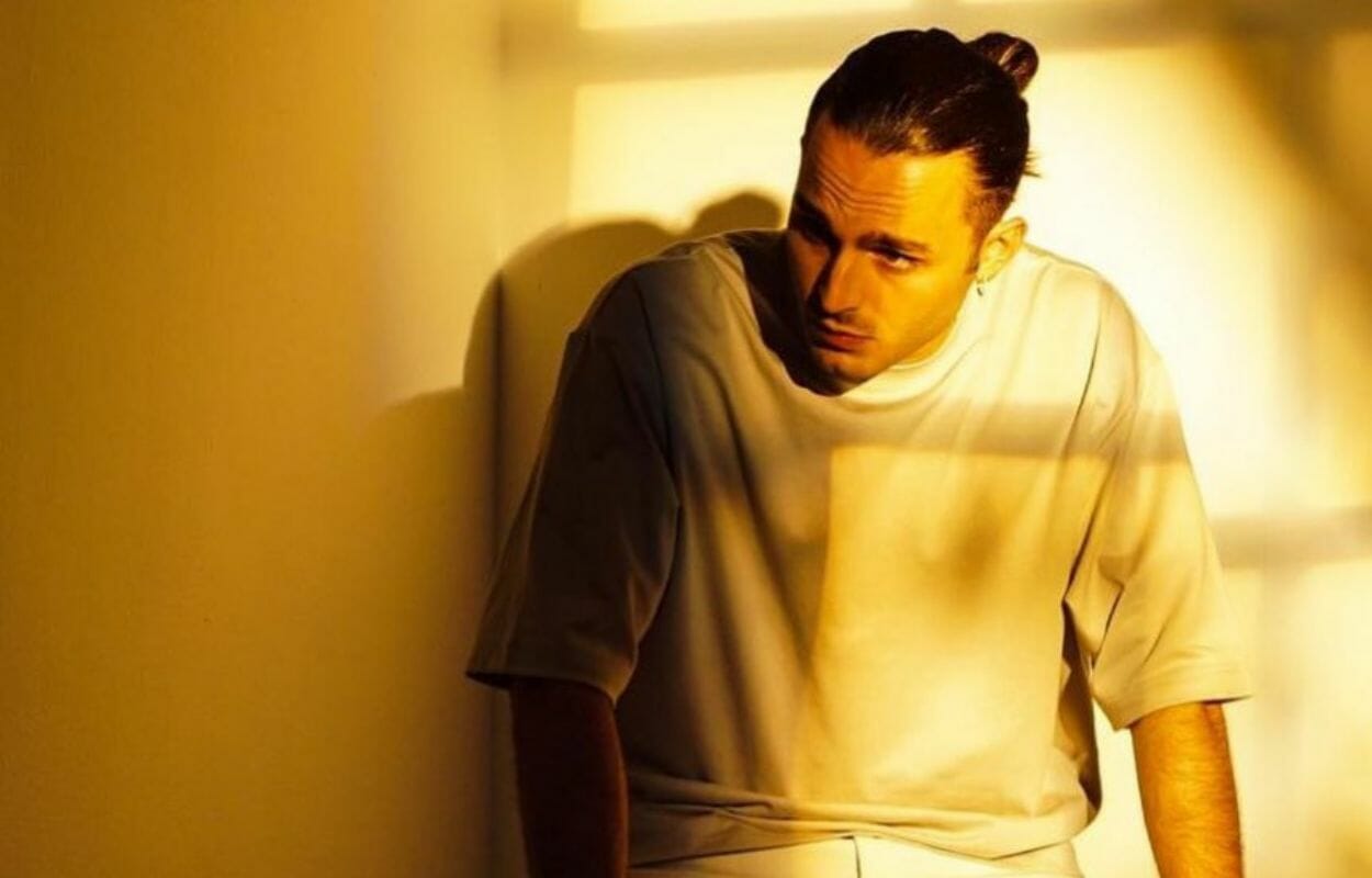 Il rapper Ernia potrebbe essere il Superospite di Amici