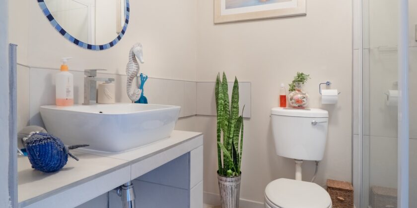 Il segreto per togliere lo sporco ostinato dal bagno