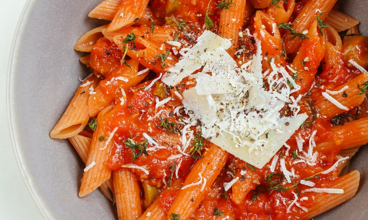 Il suo piatto preferito è la pasta, con un condimento semplice e leggero