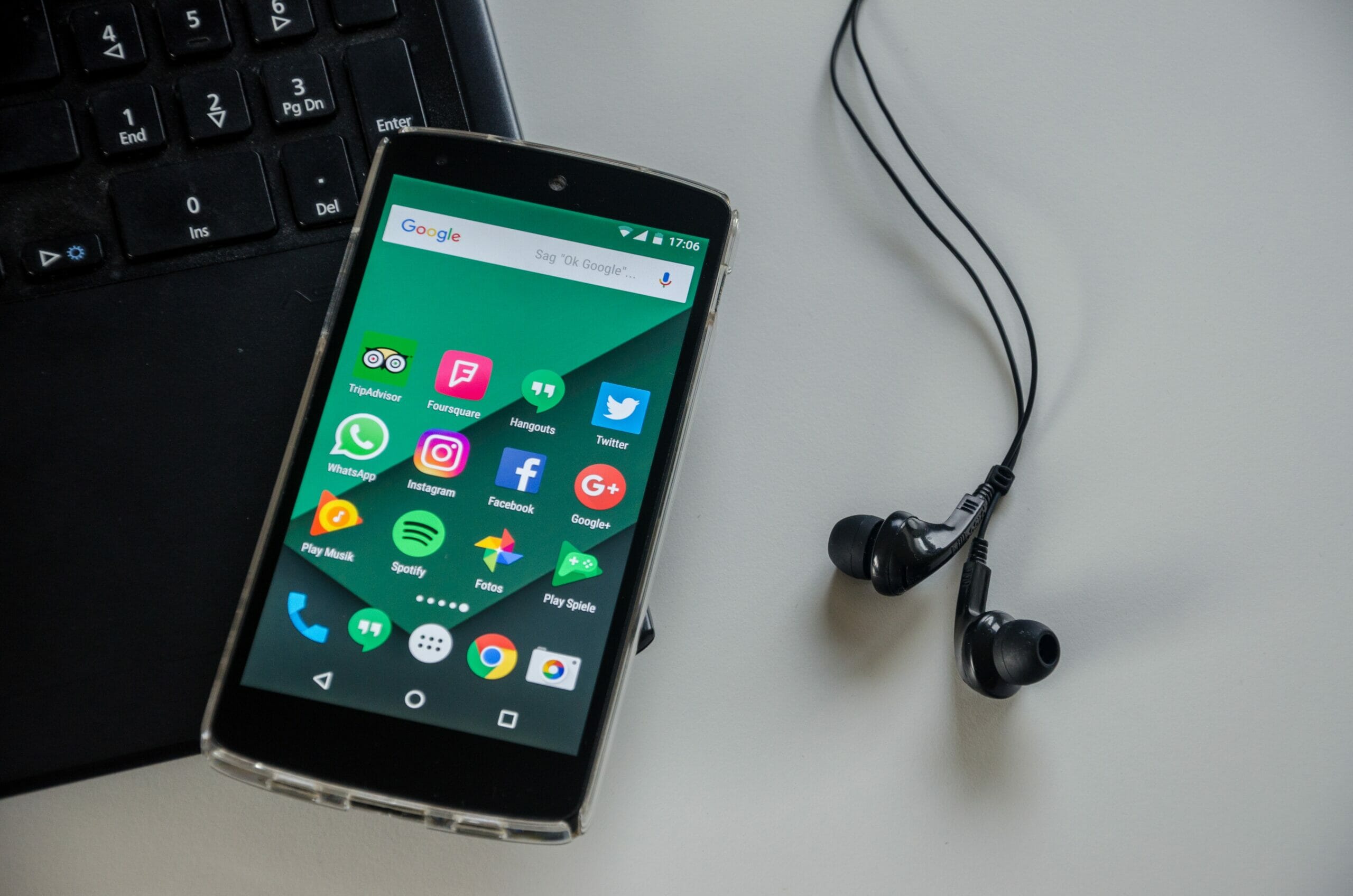 Indispensabile ormai soprattutto per le app di messaggistica istantanea come WhatsApp, nonché per altre utili e divertenti funzioni. Per molti poi anche gli sms sono essenziali.
