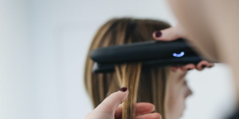 La piastra rovina i capelli oppure no?-proiezionidiborsa.it