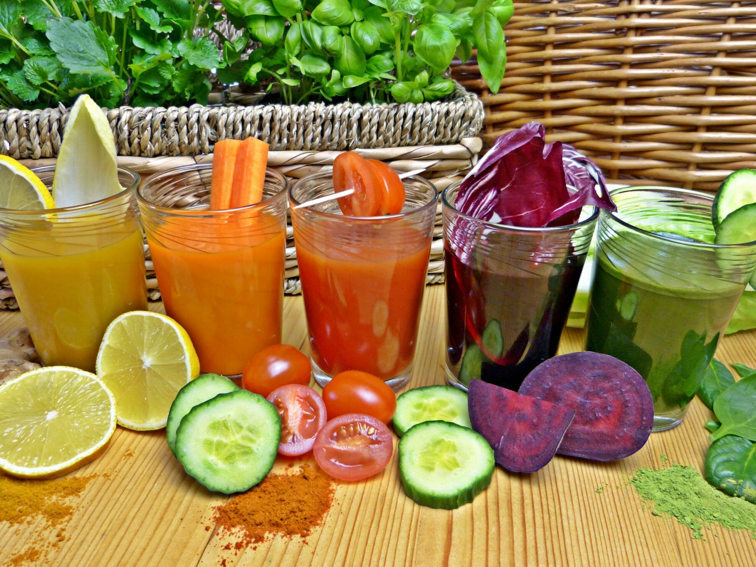 La primavera è alle porte e molti sono già alle prese con bevande detox, verdure depurative e tisane drenanti.
