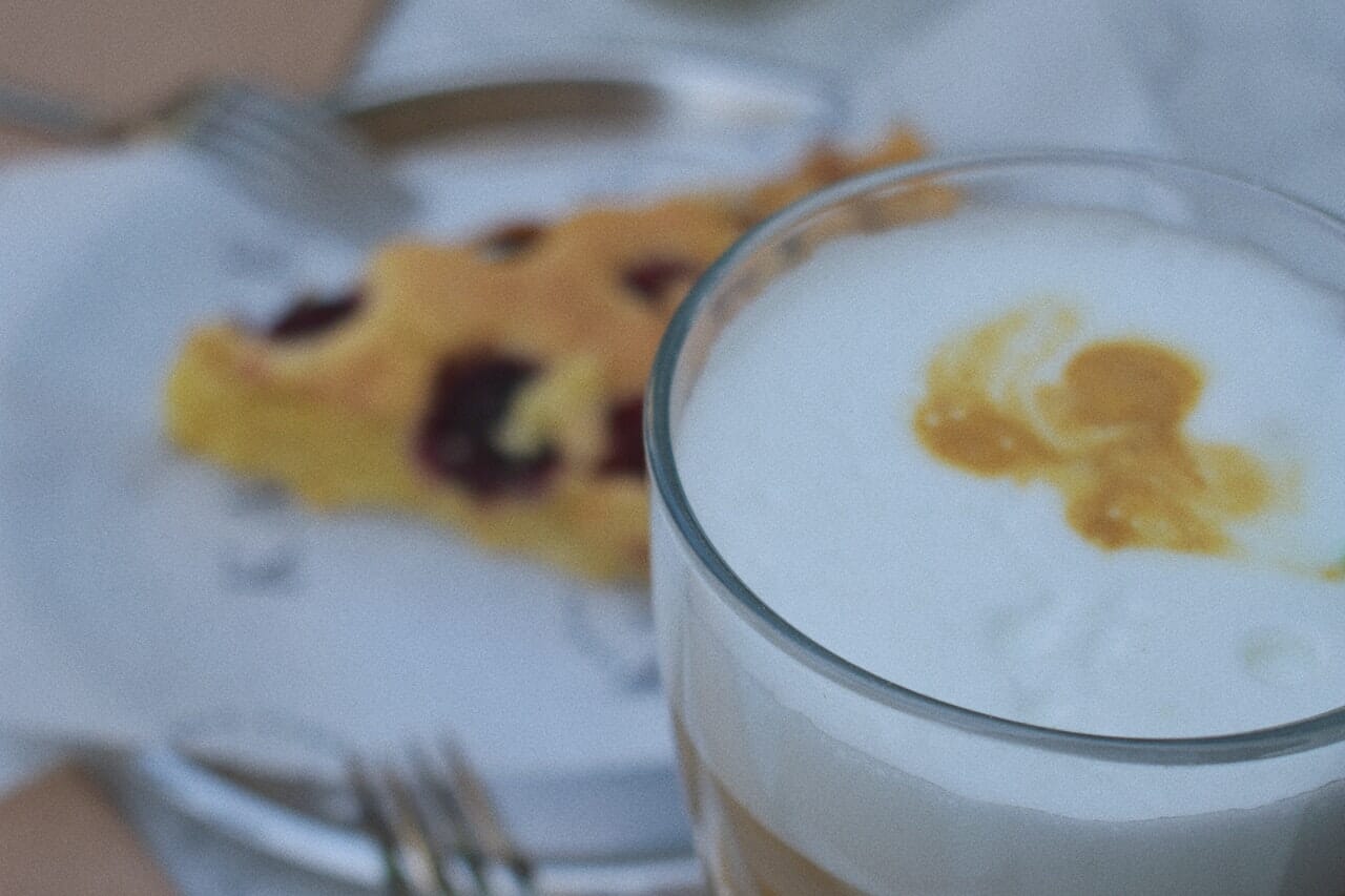 Latte e caffè a colazione