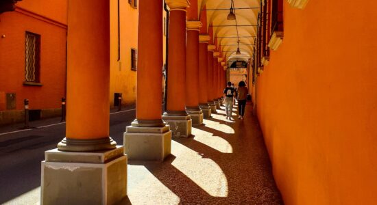 Lavorare e guadagnare a Bologna a tempo indeterminato