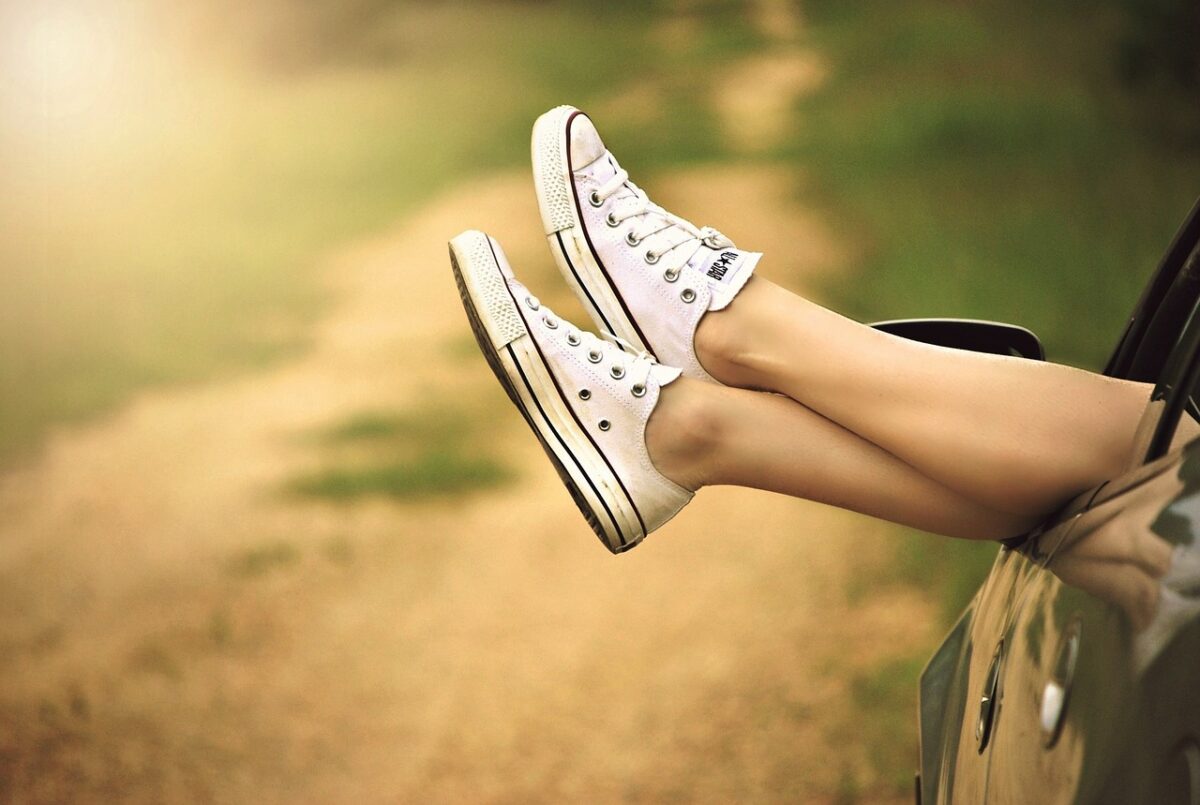 Le Converse hanno due fori laterali-proiezionidiborsa.it