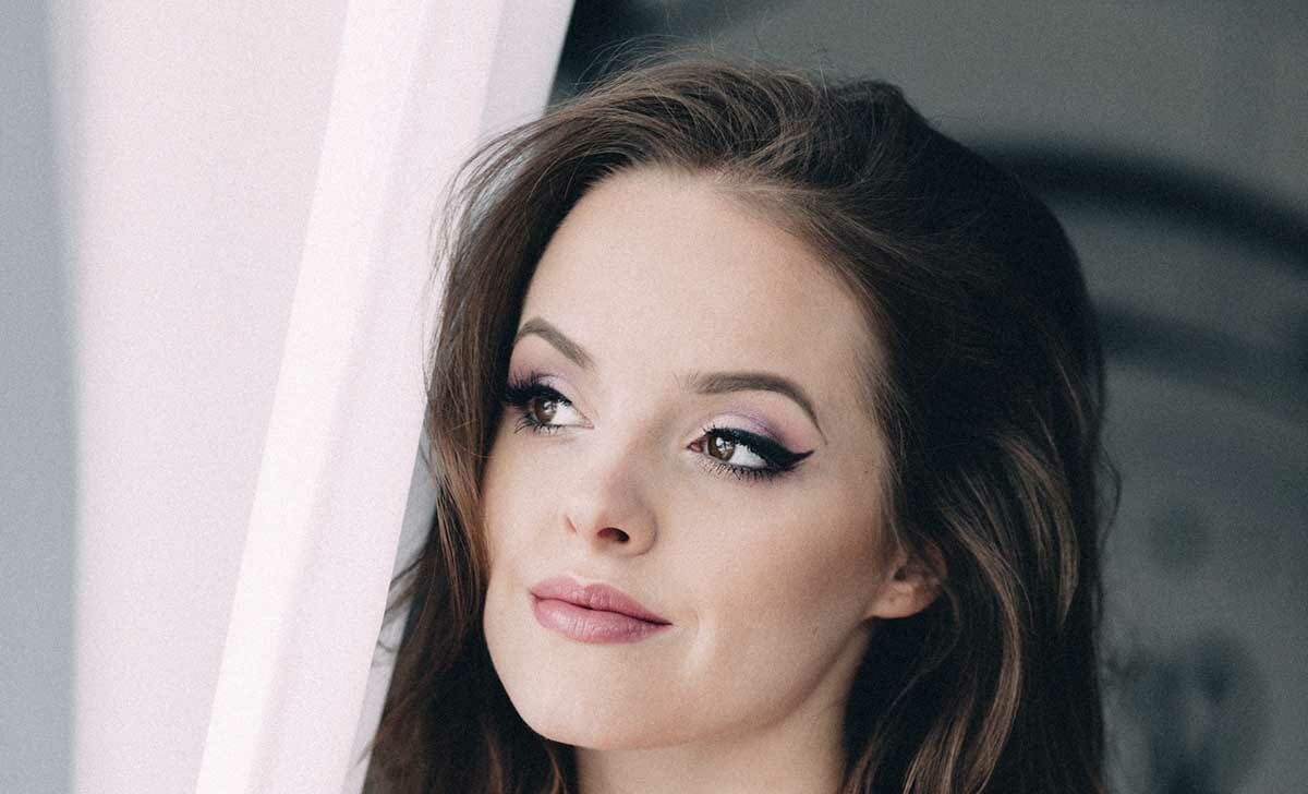 L’eyeliner è ideale in particolare per fare l’ala finale dell’occhio e allungarlo, ma è quello che richiede una maggiore abilità