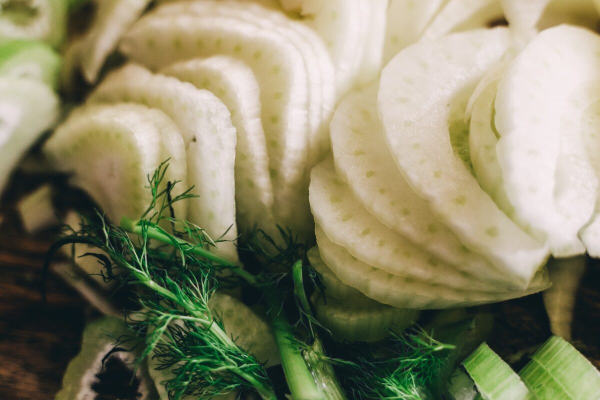 L'ingrediente base è sempre il finocchio tagliato a fette più o meno sottili