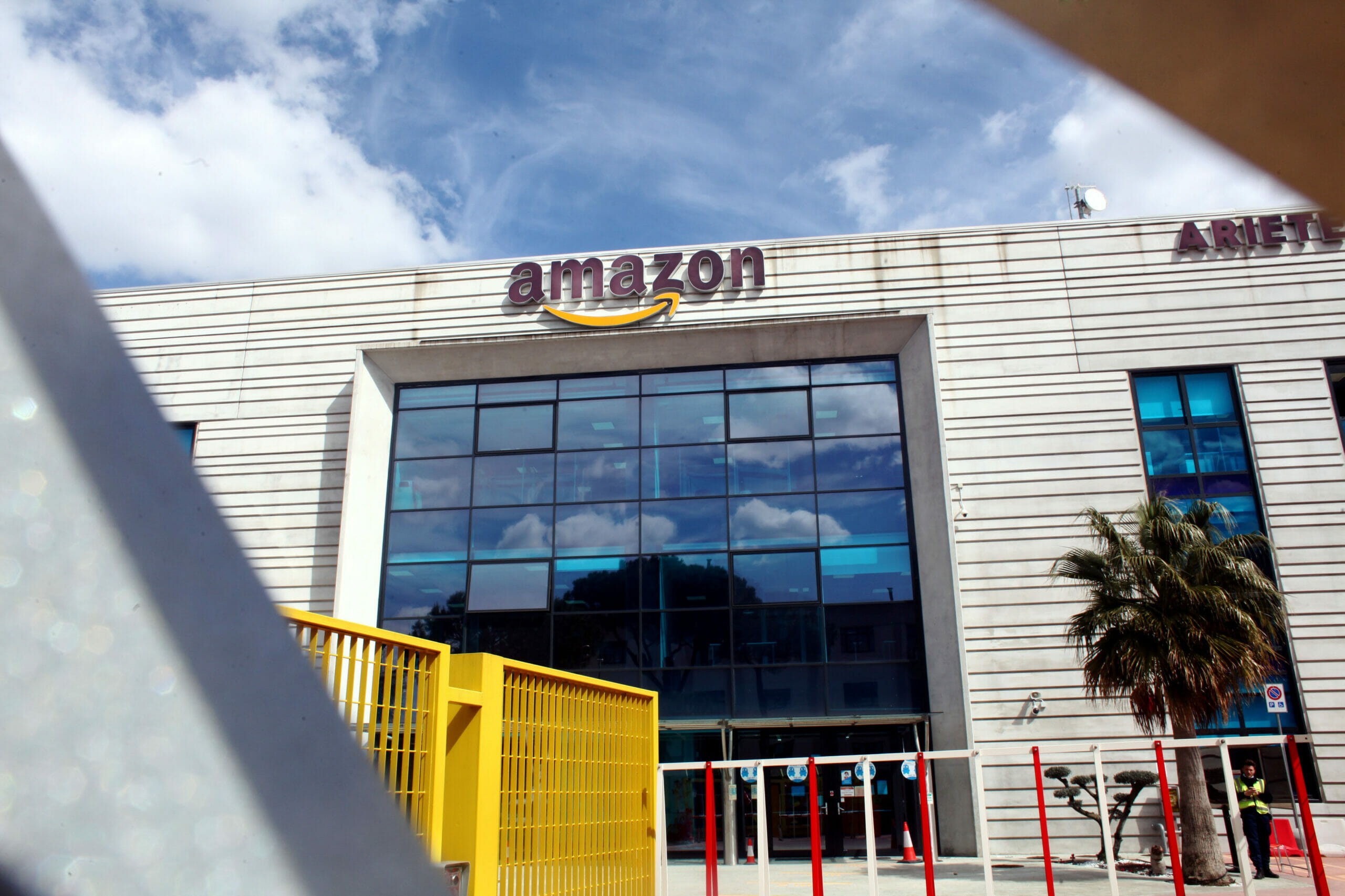 Magazzino Amazon di Arzano