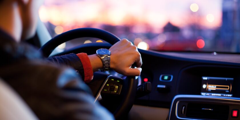 Meglio intestare la nuova auto del figlio al padre?