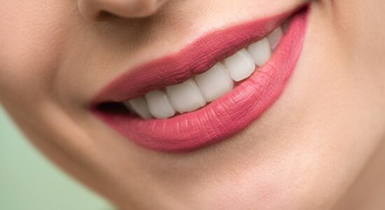 Meglio pulizia dei denti professionale o sbiancamento