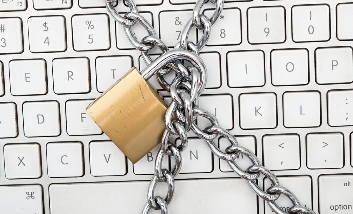 Nel nostro piccolo, non ci resta che proteggerci il più possibile da questi ed altri attacchi informatici, adottando delle basilari soluzioni di sicurezza