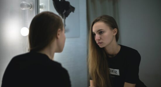 Non ti piaci quando ti guardi allo specchio?-proiezionidiborsa.it