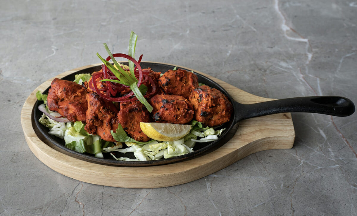 Oggi impareremo a cucinare il pollo e renderlo morbido e allo stesso tempo gustoso grazie a questa ricetta che arriva dall’India