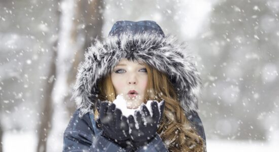 Pelle del viso arrossata e sensibile per il freddo
