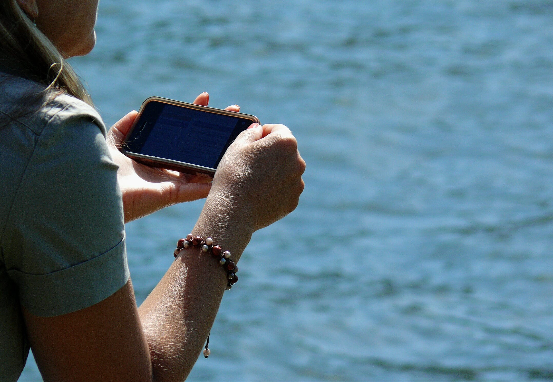 Per acquistare un nuovo telefonino e abbandonare quello vecchio dobbiamo valutare una serie di fattori