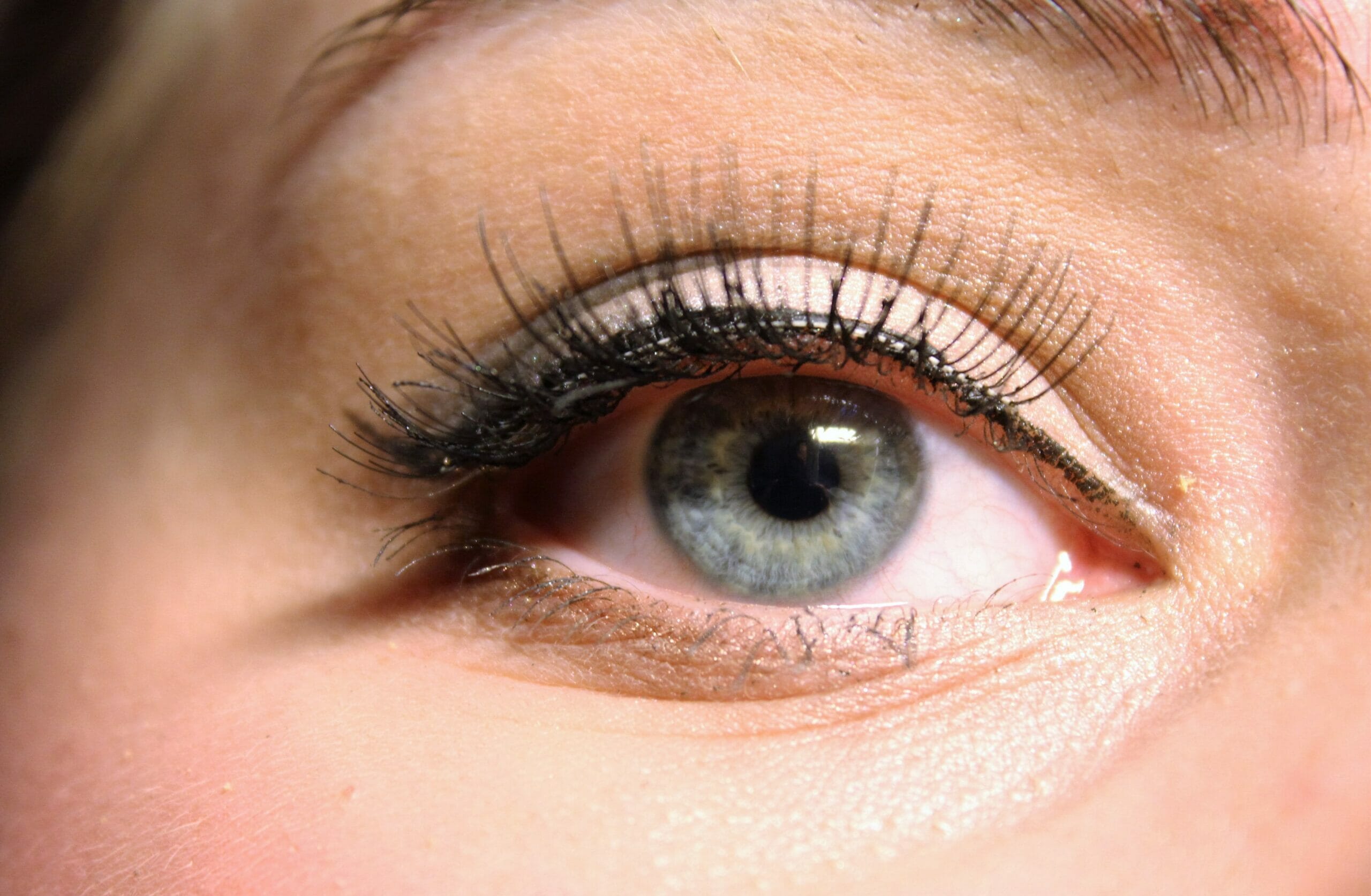 Per ottenere questo risultato l’eyeliner è un prodotto a cui non si può rinunciare.