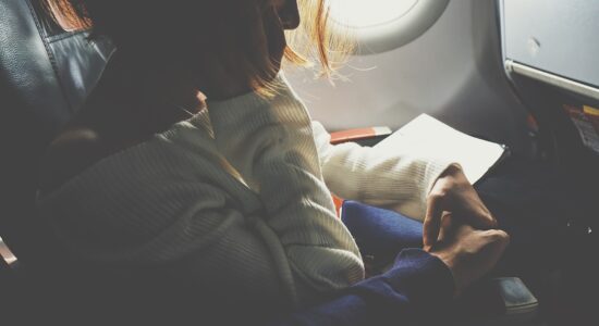 Perché le orecchie si tappano in aereo