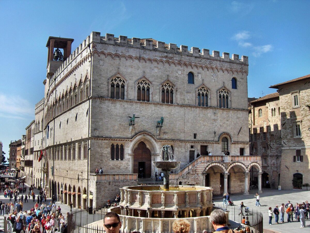 Piazza IV Novembre-Wikipedia.it